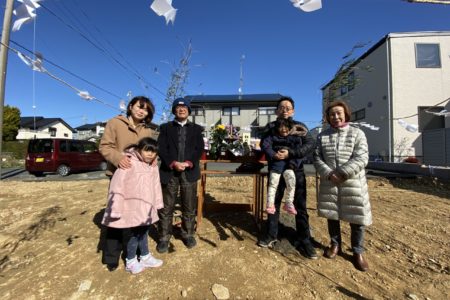 VOICE｜吹き抜けでつながる家