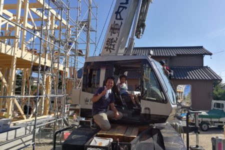 VOICE｜母屋とつながる家